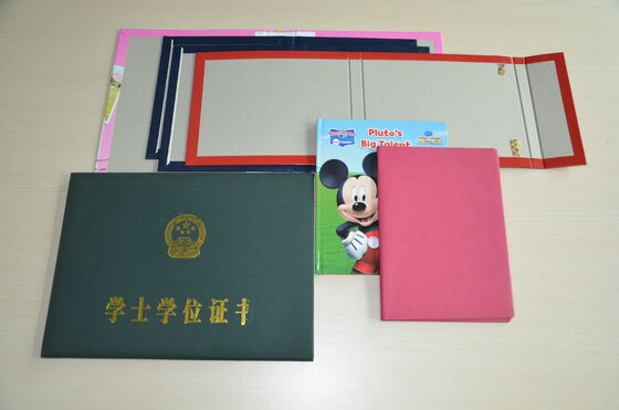 हार्ड बुक केस बनाने की मशीन के लिए डबल स्टेशन ग्रे कार्डबोर्ड रैपिंग मशीन MF-SCM500A2